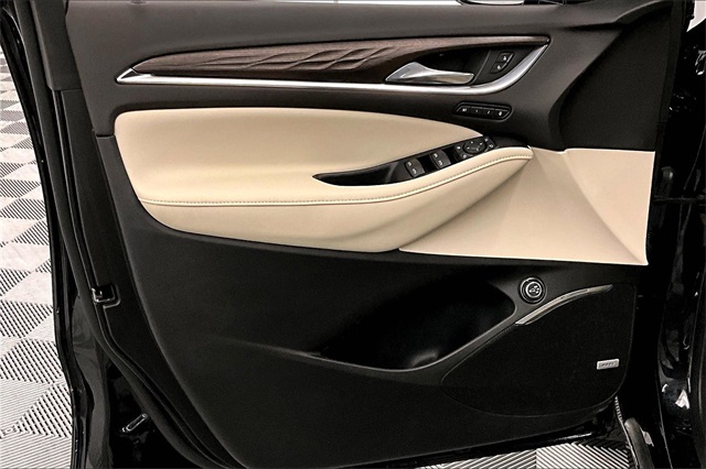 Vehicle image 19 of 42