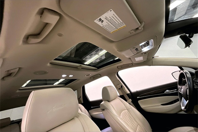 Vehicle image 18 of 42