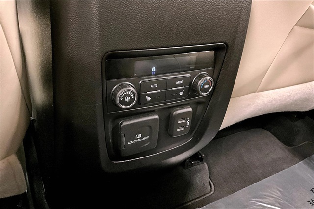 Vehicle image 32 of 42
