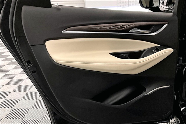 Vehicle image 21 of 42