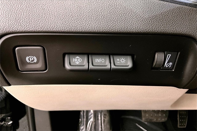 Vehicle image 39 of 42