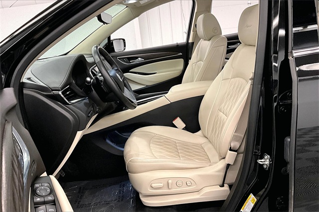 Vehicle image 22 of 42