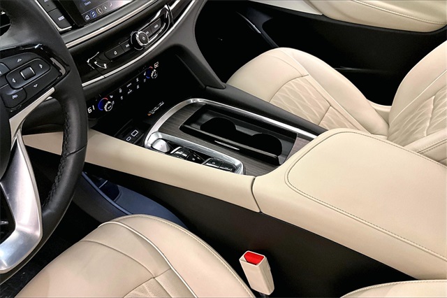 Vehicle image 15 of 42