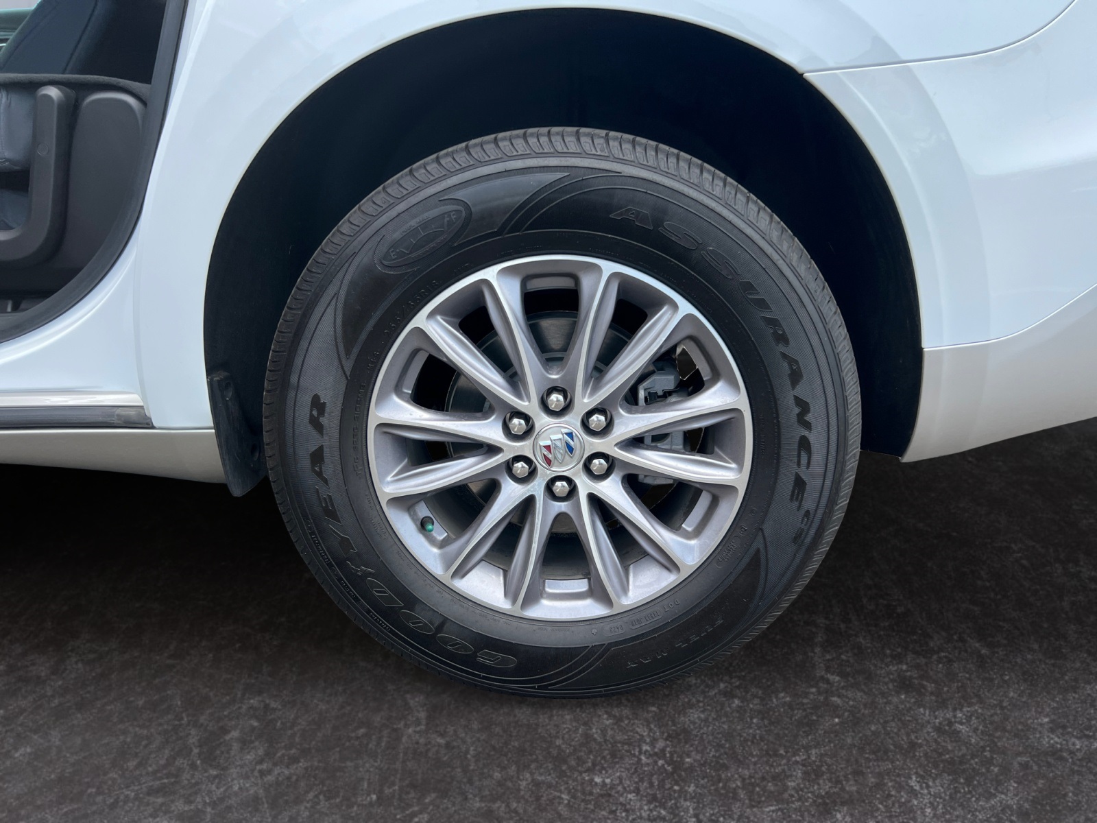 Vehicle image 10 of 23
