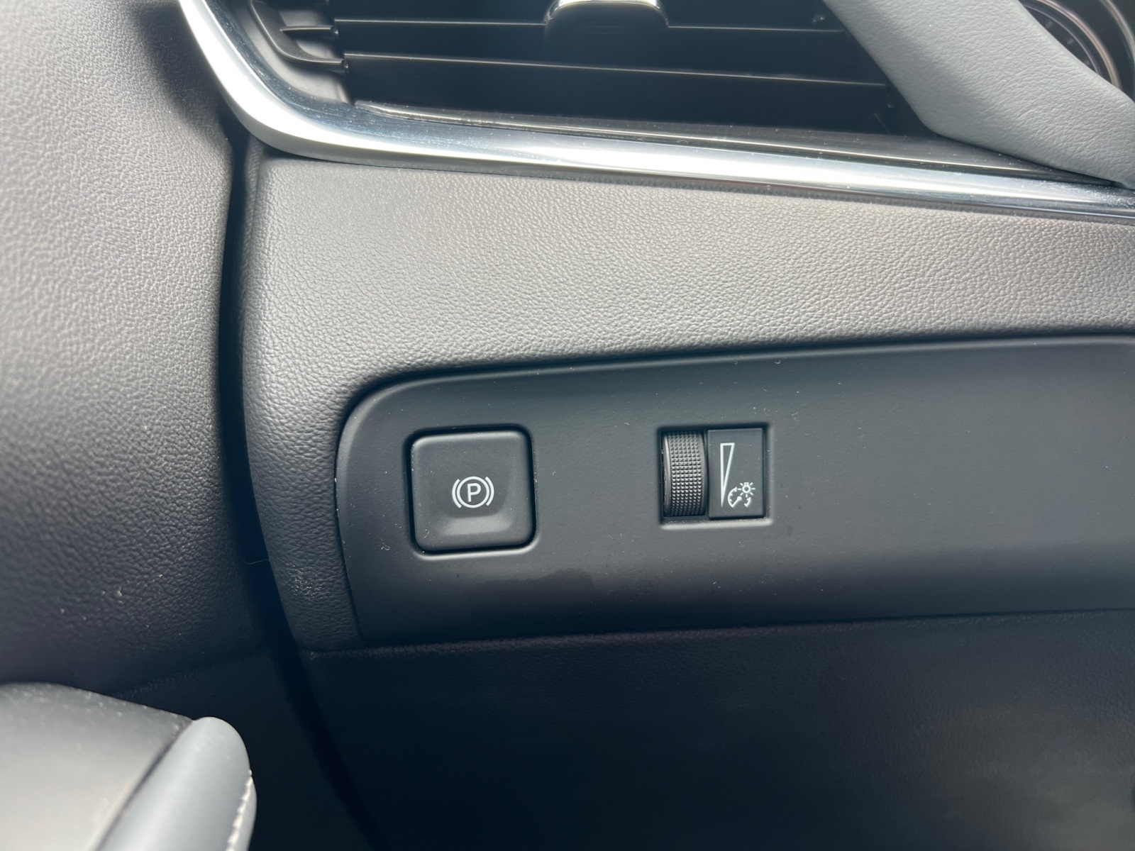 Vehicle image 20 of 23