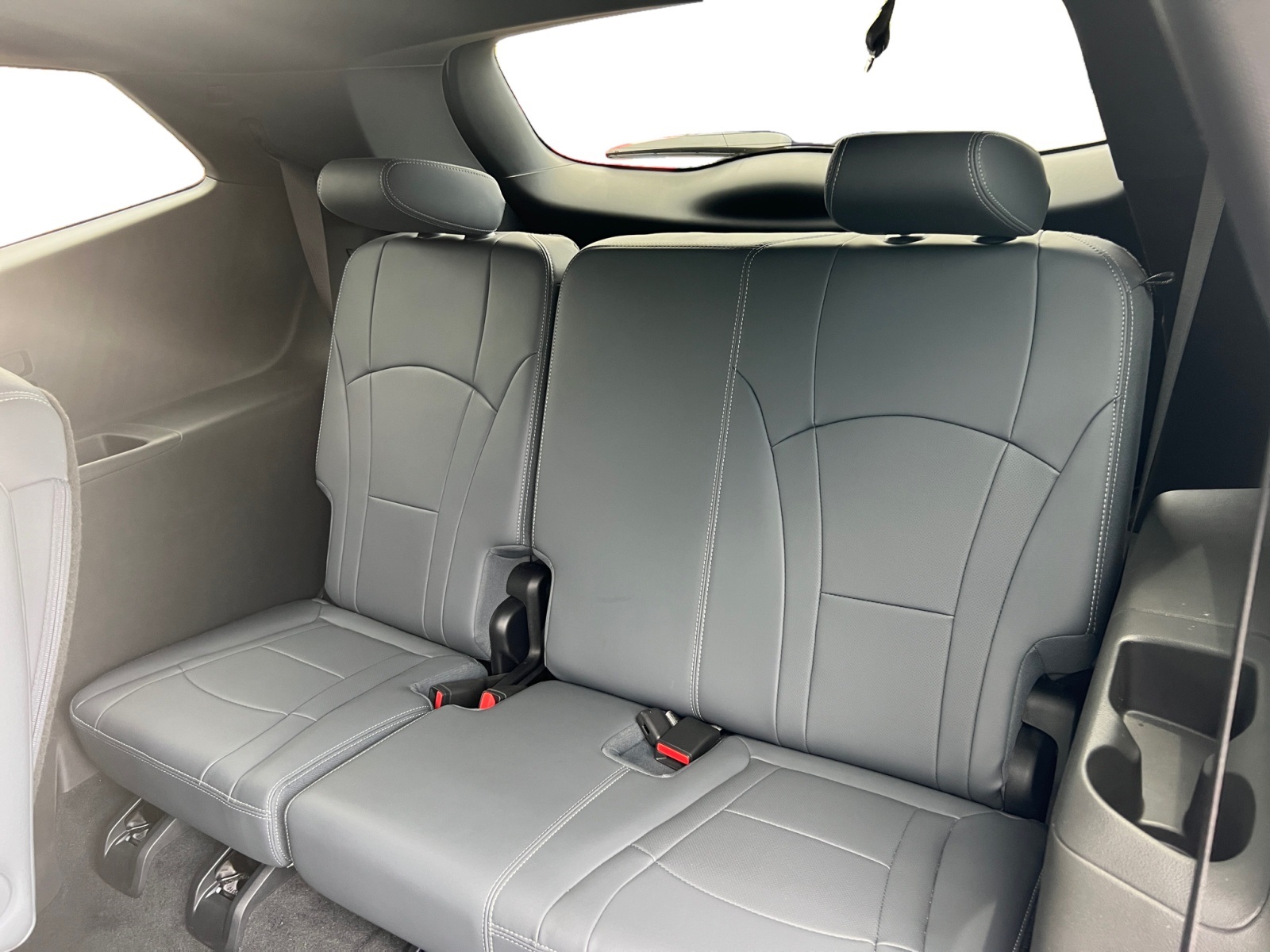 Vehicle image 11 of 23