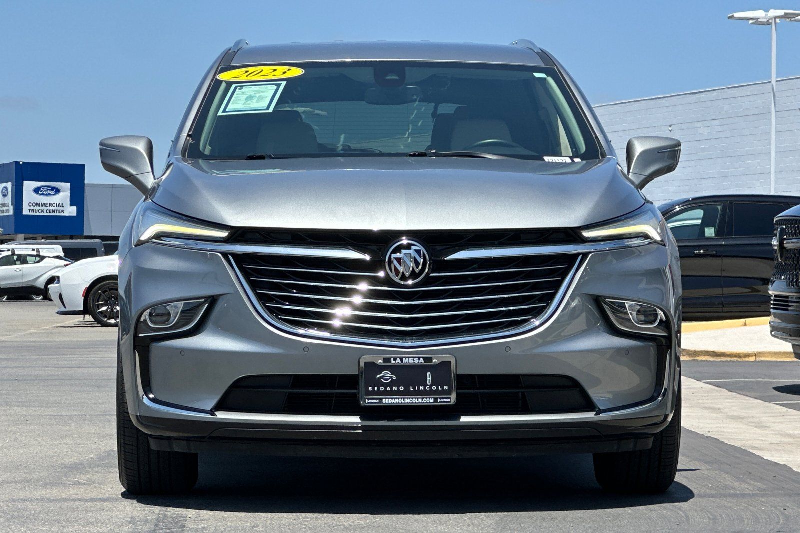 2023 Buick Enclave Essence Image 2 of 36