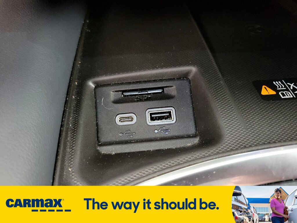 Vehicle image 24 of 31