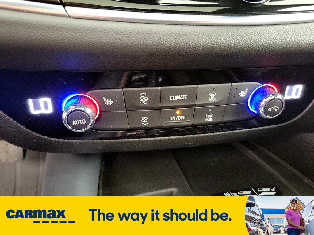 Vehicle image 22 of 31