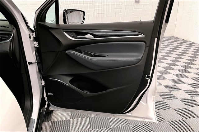 Vehicle image 18 of 44