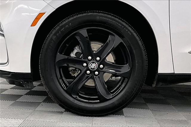 Vehicle image 10 of 44