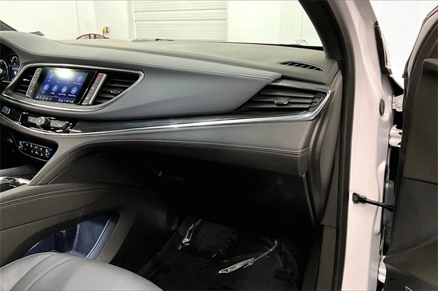 Vehicle image 15 of 44