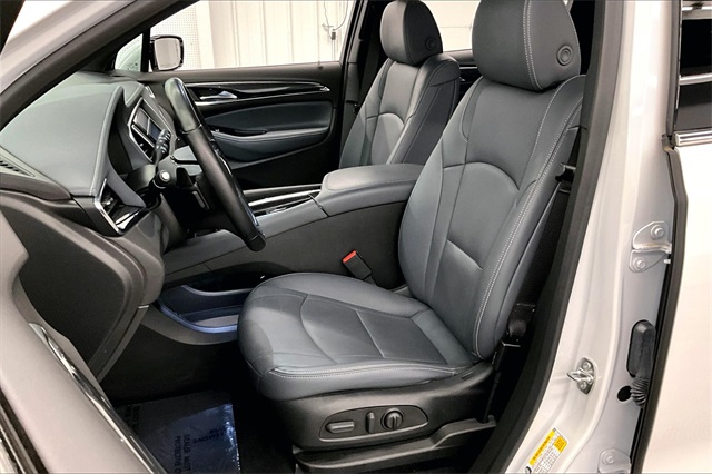 Vehicle image 20 of 44