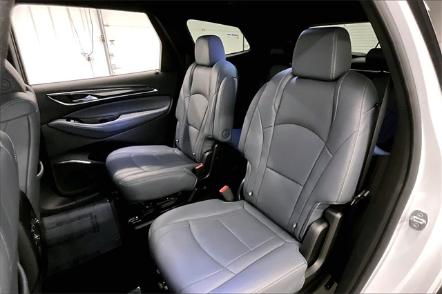 Vehicle image 21 of 44