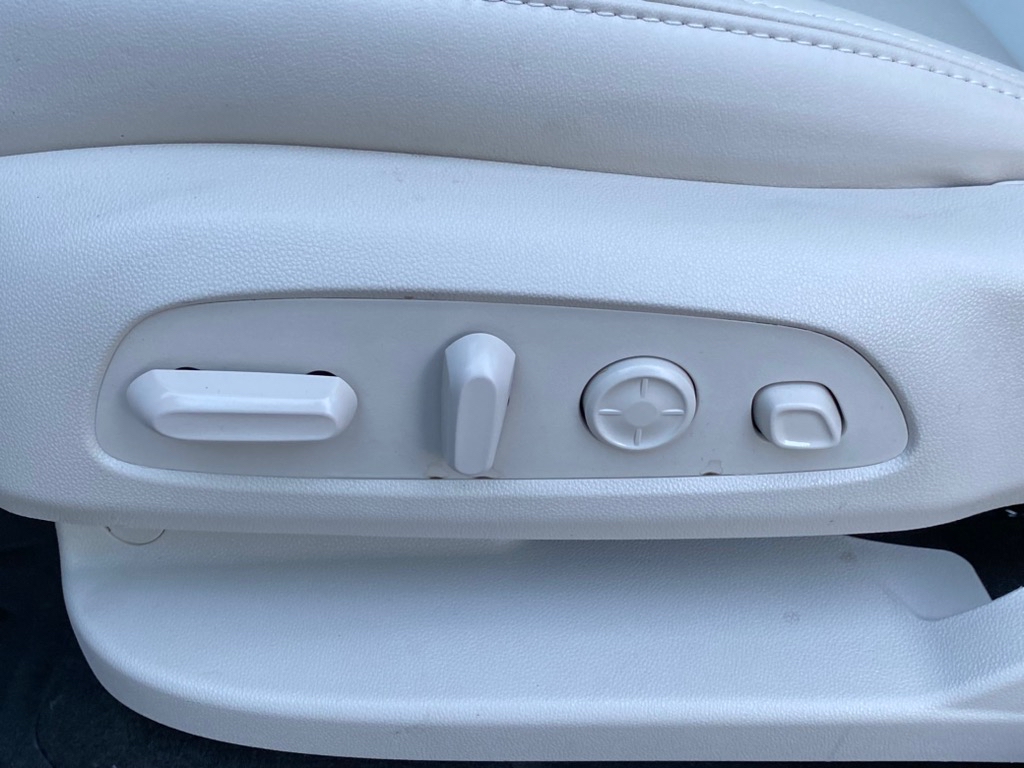 Vehicle image 17 of 31