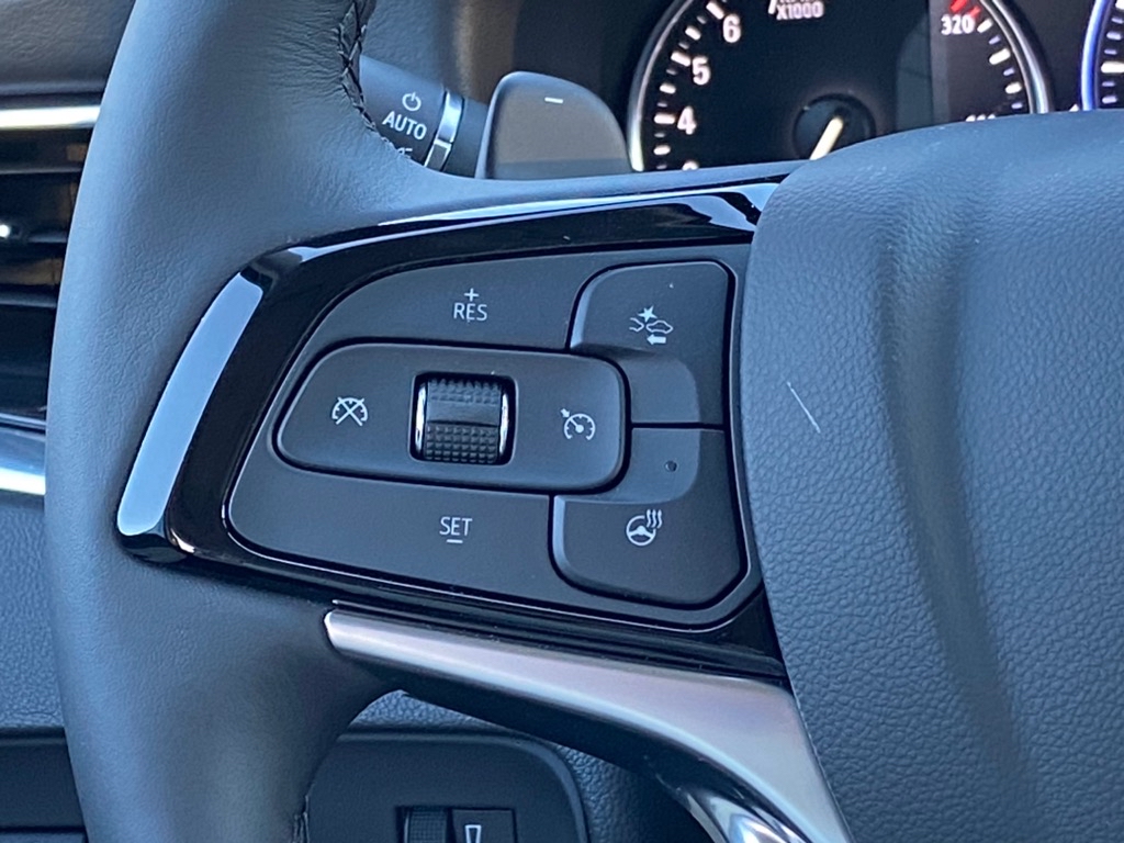 Vehicle image 10 of 31