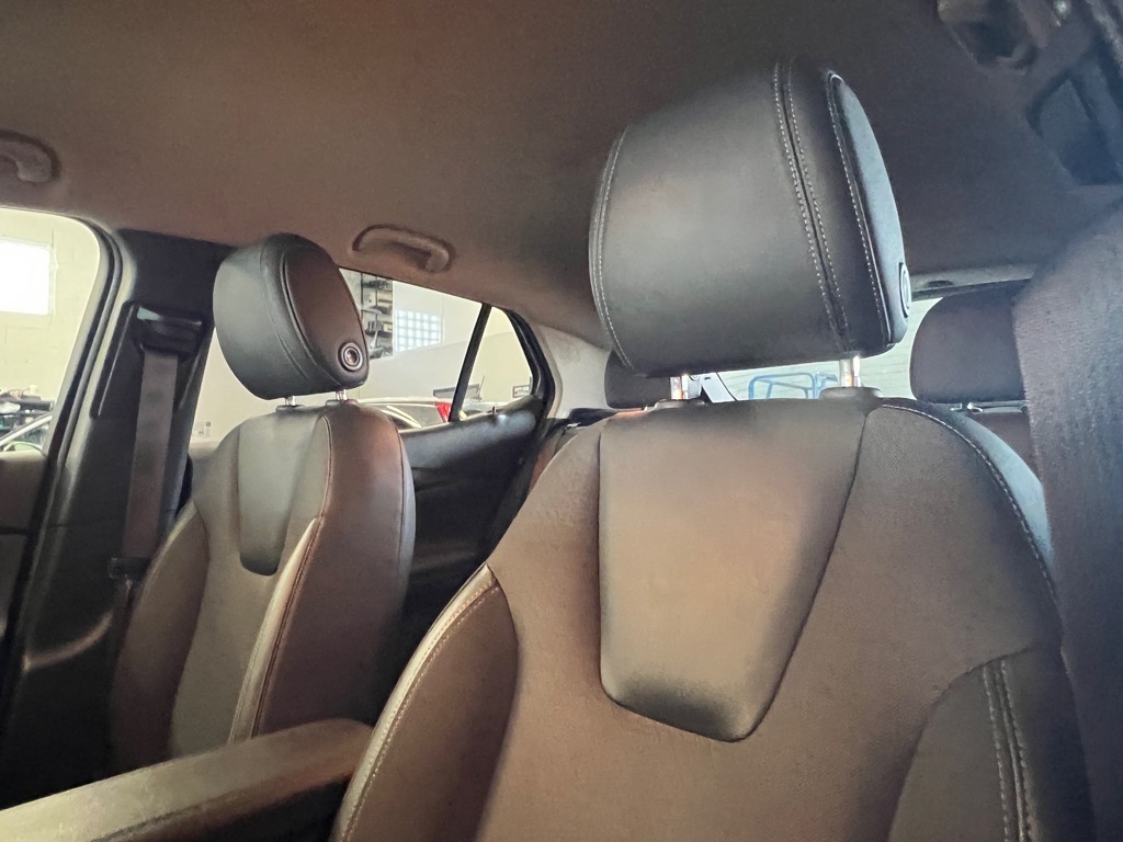 Vehicle image 17 of 24
