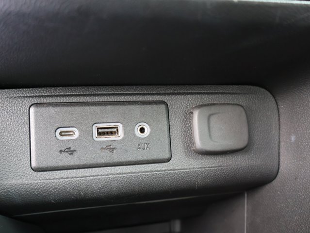 Vehicle image 38 of 43