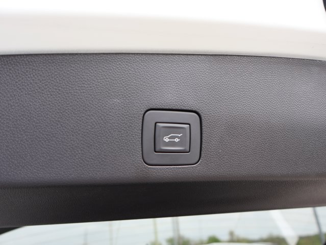 Vehicle image 19 of 43
