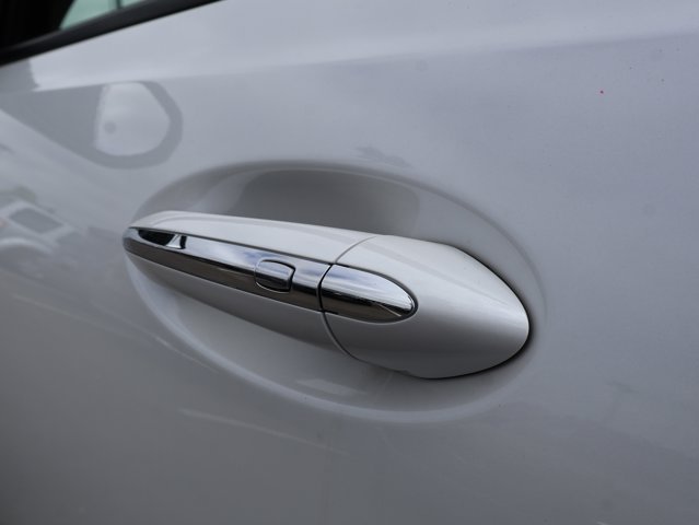 Vehicle image 21 of 43