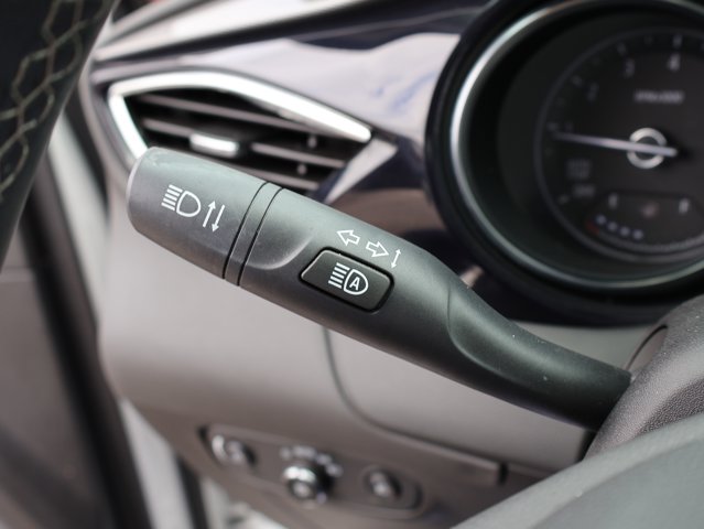 Vehicle image 31 of 43