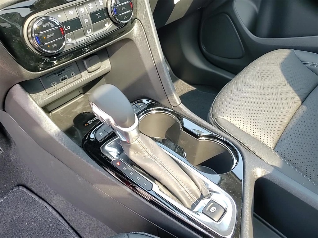 Vehicle image 24 of 28
