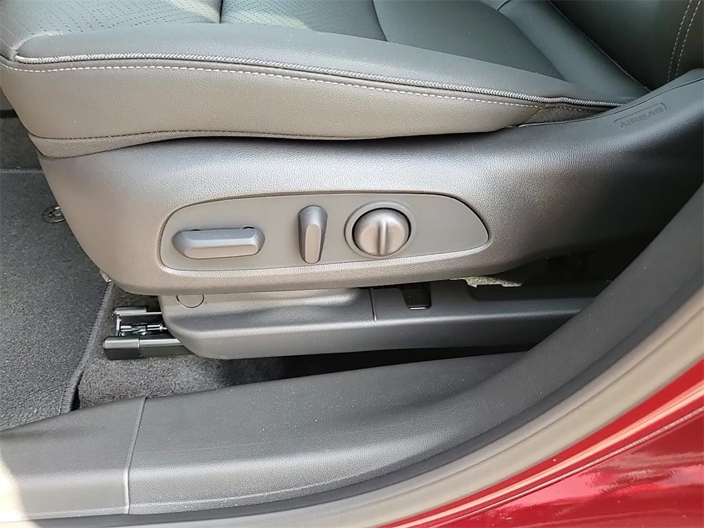 Vehicle image 18 of 28