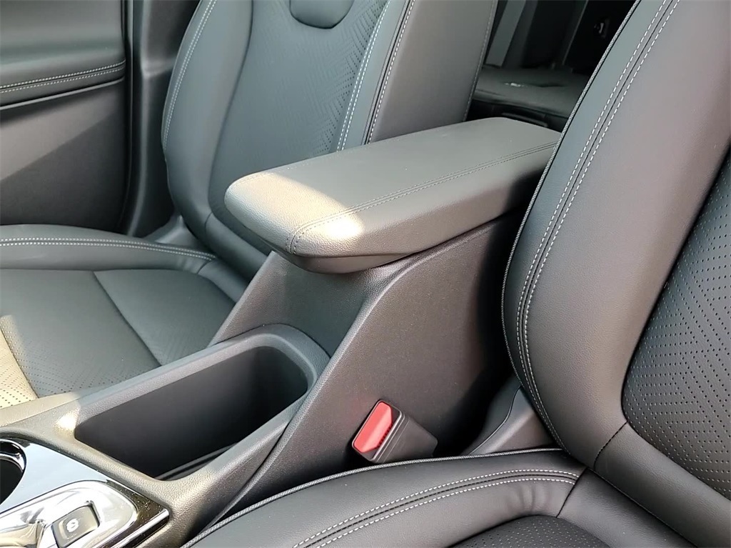 Vehicle image 25 of 28