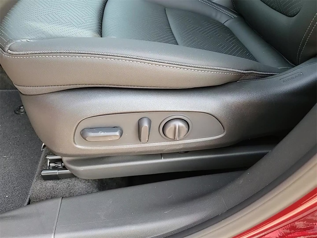 Vehicle image 16 of 26