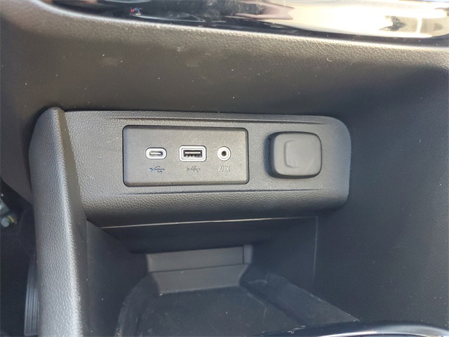 Vehicle image 25 of 36