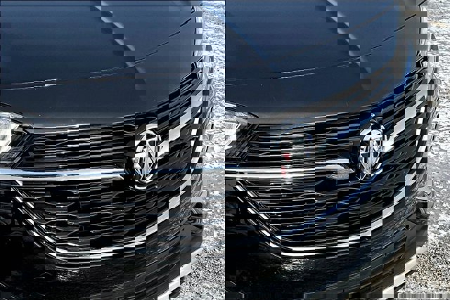 Vehicle image 32 of 39