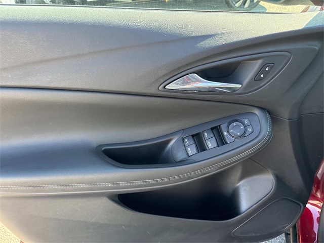 Vehicle image 23 of 32