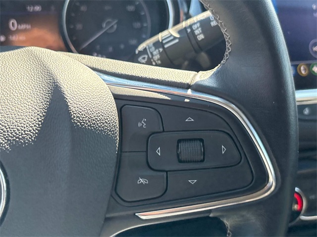 Vehicle image 27 of 32