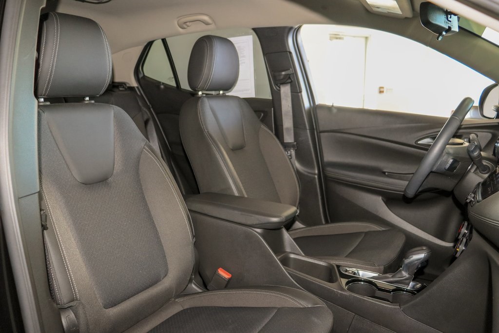 Vehicle image 22 of 25