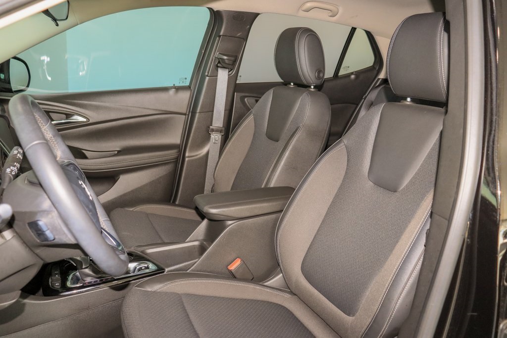 Vehicle image 18 of 25