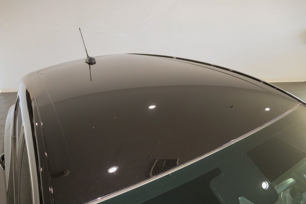 Vehicle image 14 of 25