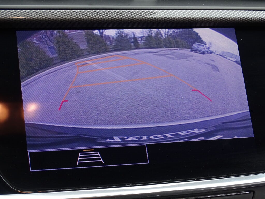 Vehicle image 26 of 32