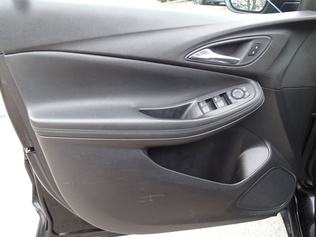 Vehicle image 21 of 32