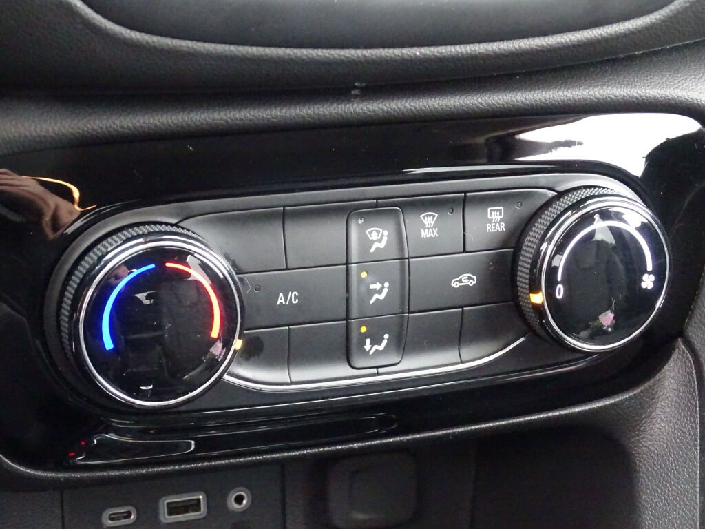 Vehicle image 27 of 32