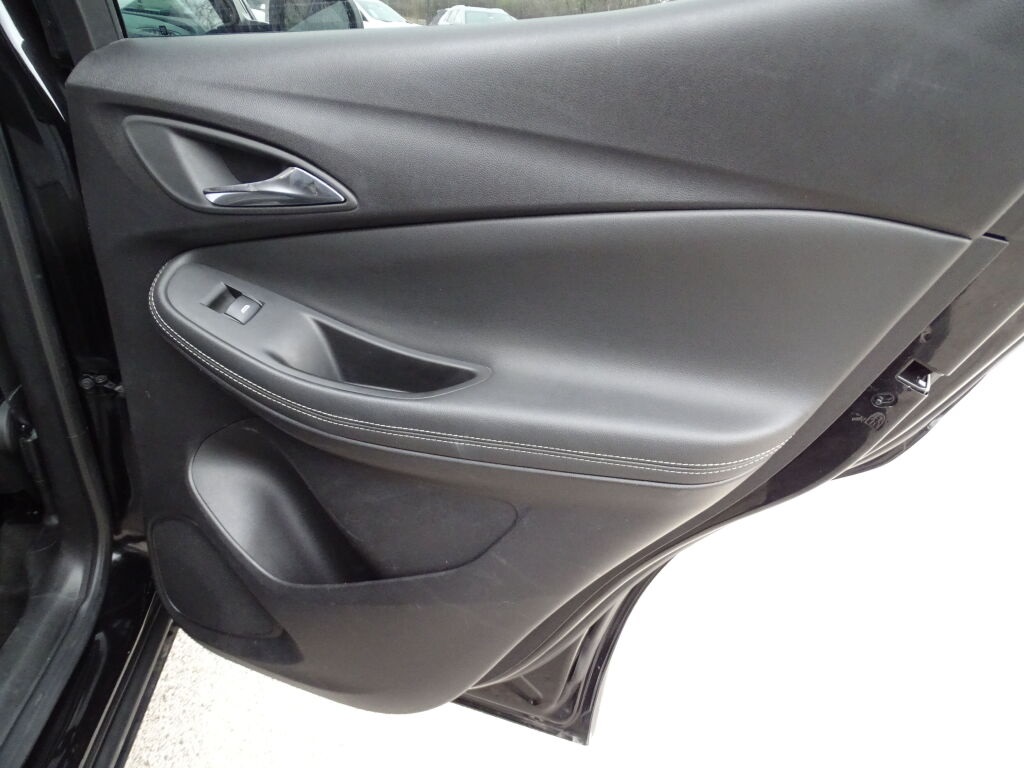 Vehicle image 14 of 32