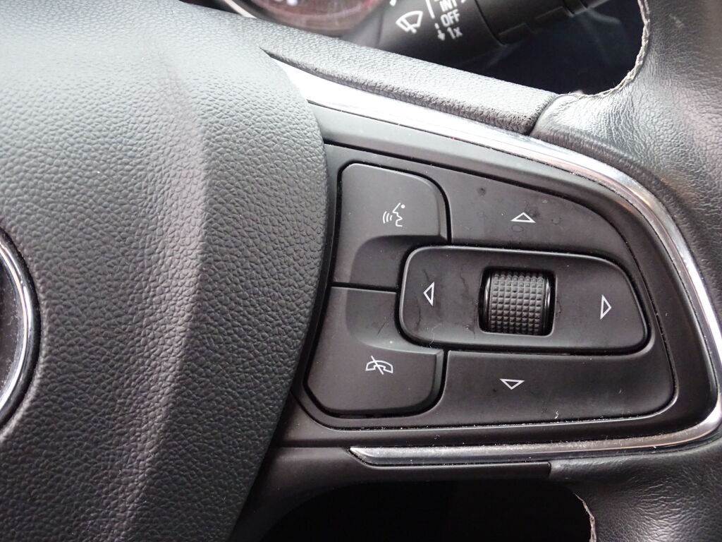 Vehicle image 30 of 32