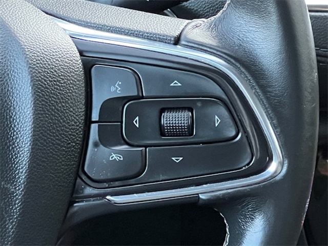 Vehicle image 27 of 32