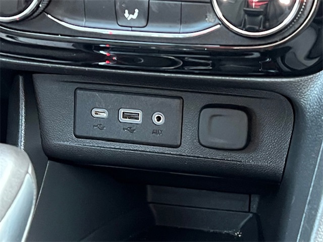 Vehicle image 21 of 32