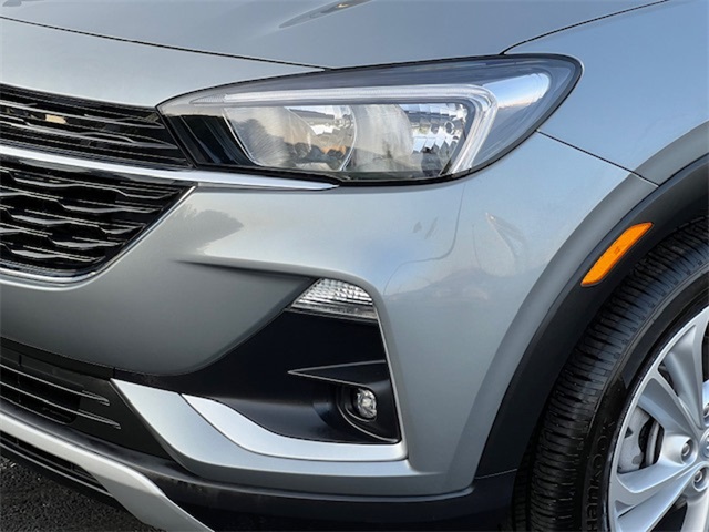 Vehicle image 10 of 32