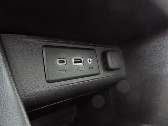 Vehicle image 31 of 36