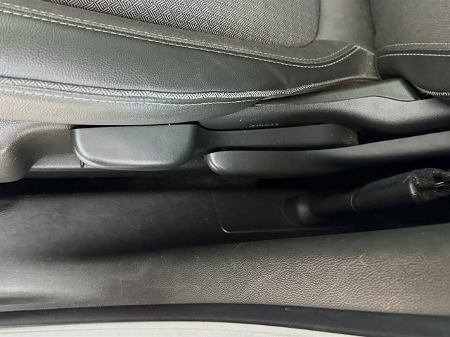 Vehicle image 25 of 33