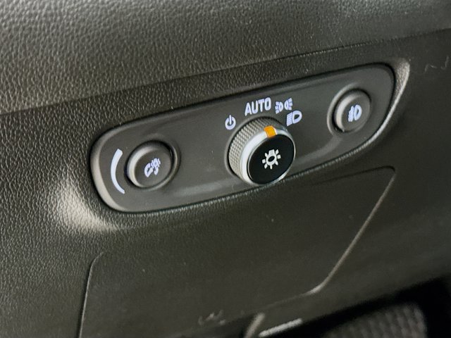 Vehicle image 27 of 33