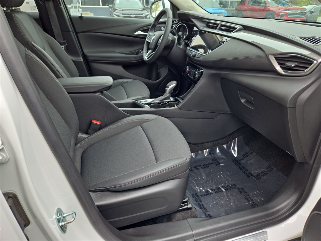 Vehicle image 27 of 33