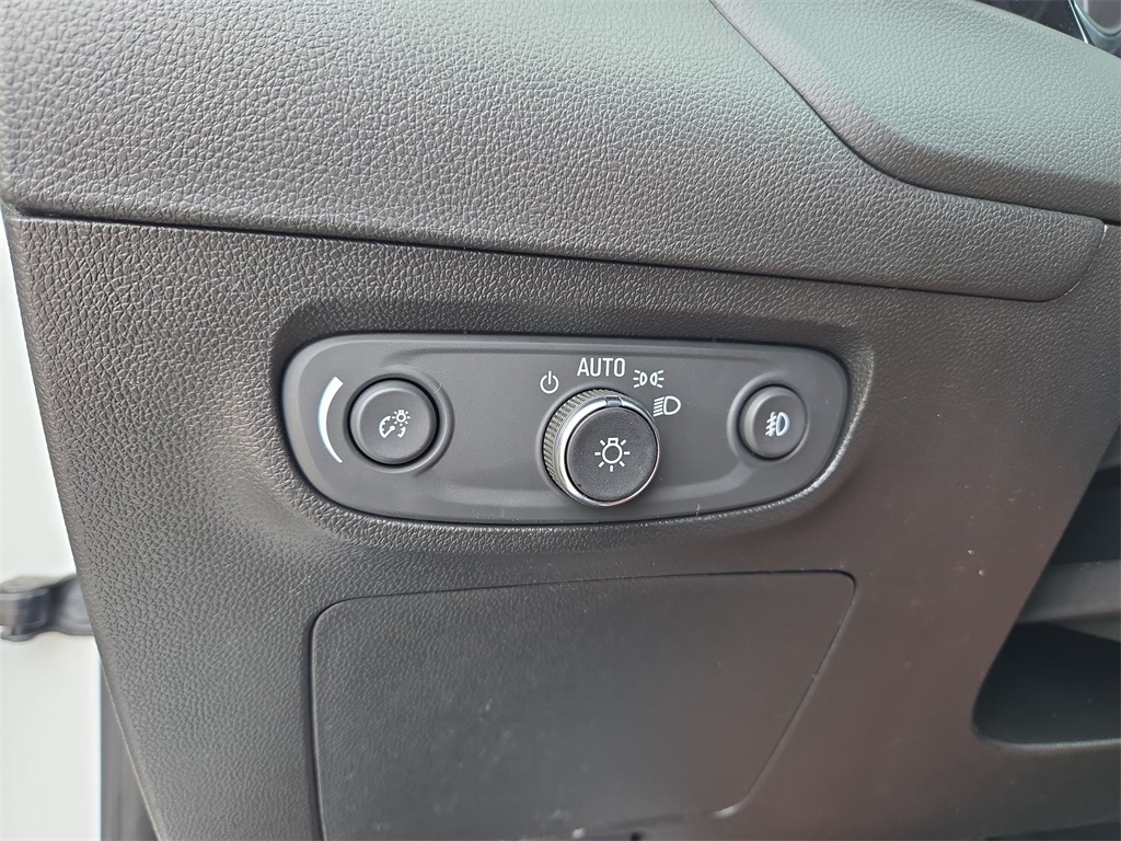 Vehicle image 18 of 33