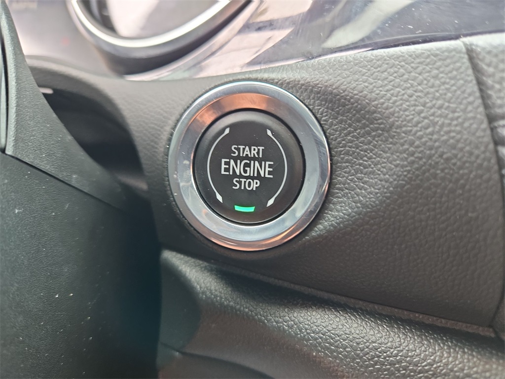 Vehicle image 17 of 33